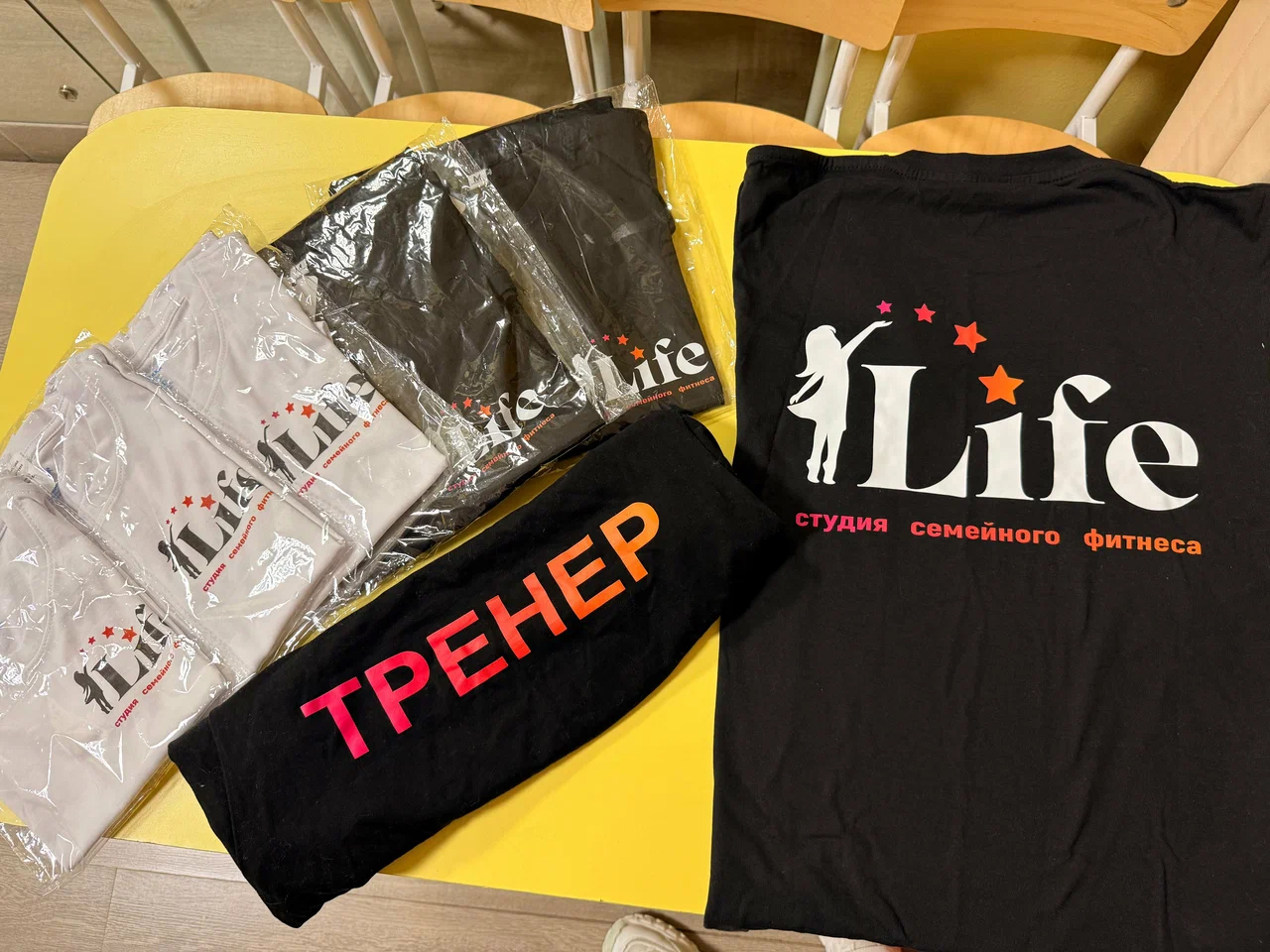 Футболки с логотипами